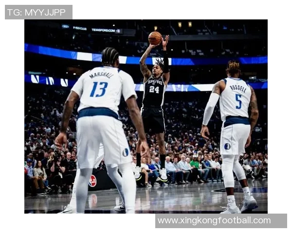 文班半场示意哈珀空接成功引发全场惊叹瞬间