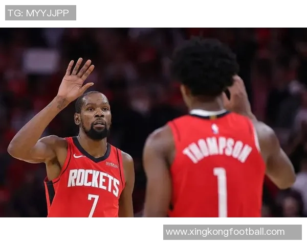 火箭队今日训练精彩瞬间KD与阿门击掌庆祝奥科吉上演霸气暴扣